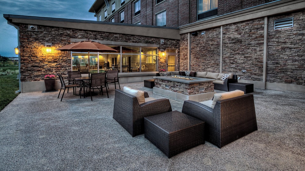 Holiday Inn Express Suites Pittsburgh Sw Southpointe 42/72