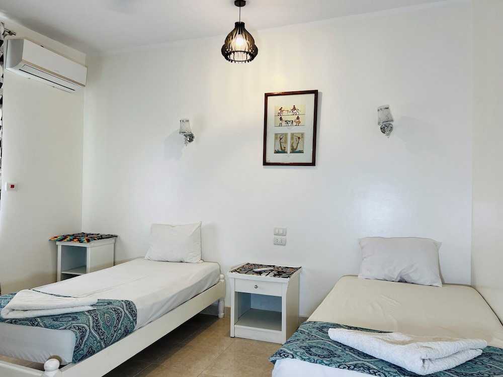 DELUXE, DOUBLE OR TWIN BED, GARDEN VIEW