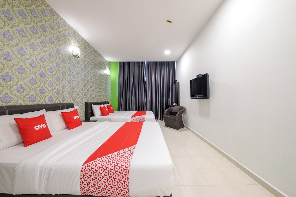 OYO 89497 Dream Nur Hotel 16/32