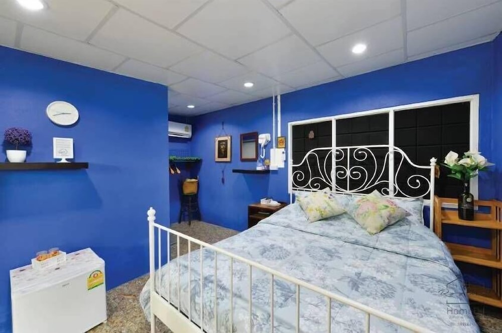 Room 9 Hometel 5/50