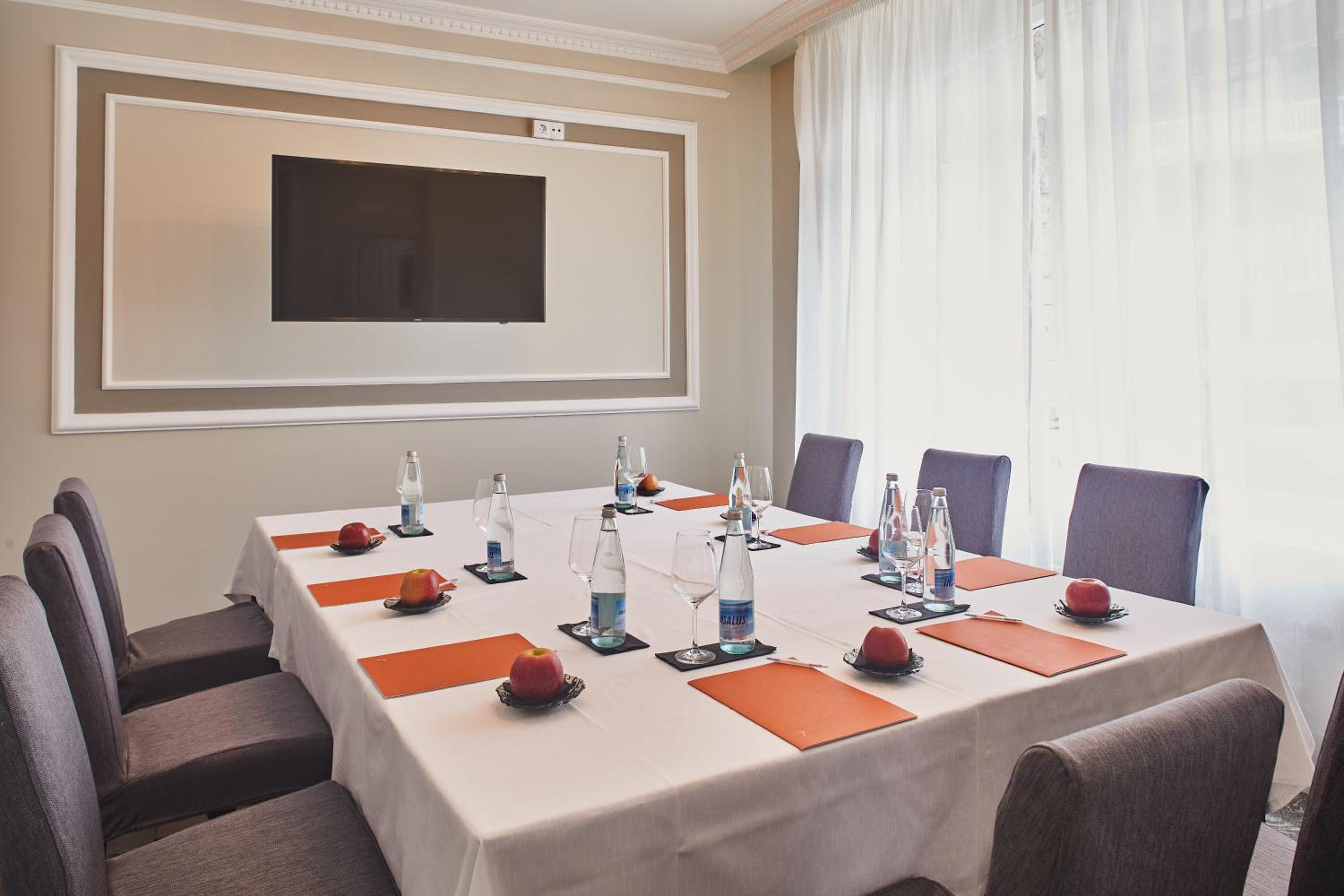 Hotel Silken Palacio Uribarren 37/46