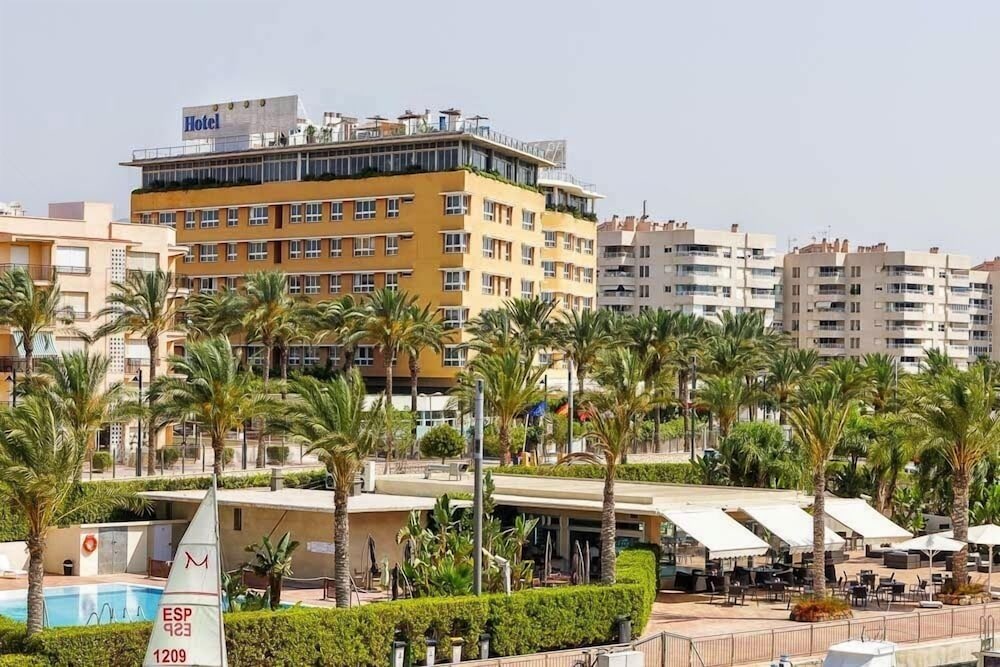 Senator Aguilas Hotel 3/49