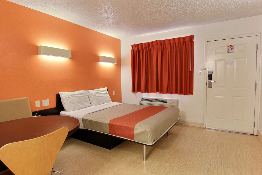 Motel6 Austin, TX 37/51