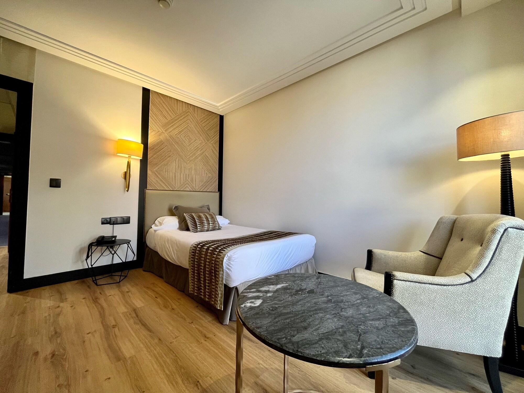 غرفة مفردة، Hotel Bahia 4/17
