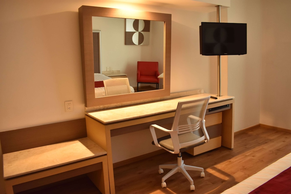 Ramada by Wyndham Mexico City Santa Fe 48/55