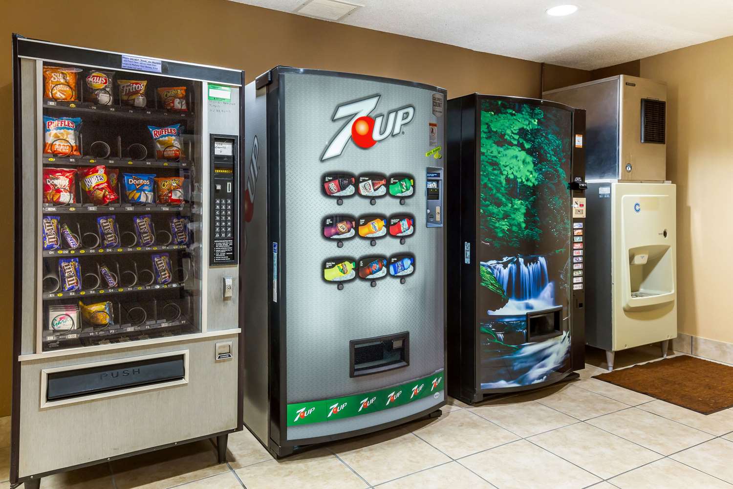 Econo Lodge Inn & Suites Fairview Heights - St. Louis 17/22