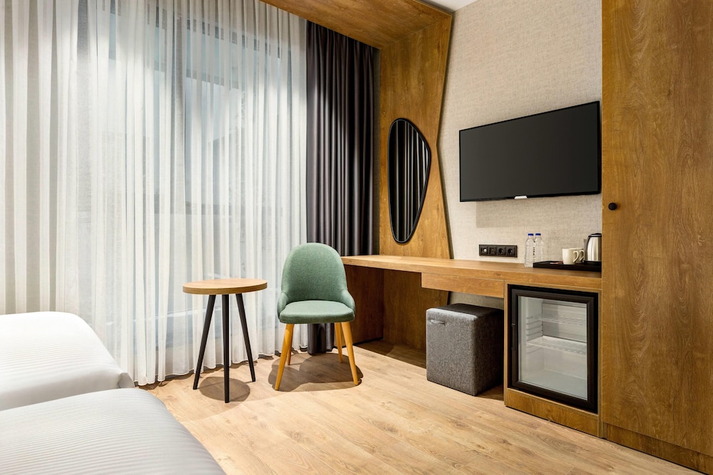 Ramada Encore by Wyndham Istanbul Arnavutkoy 55/64