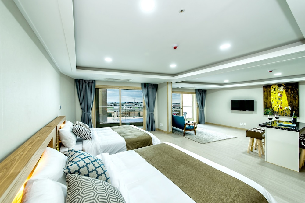 Blue Whale Resort 22/68
