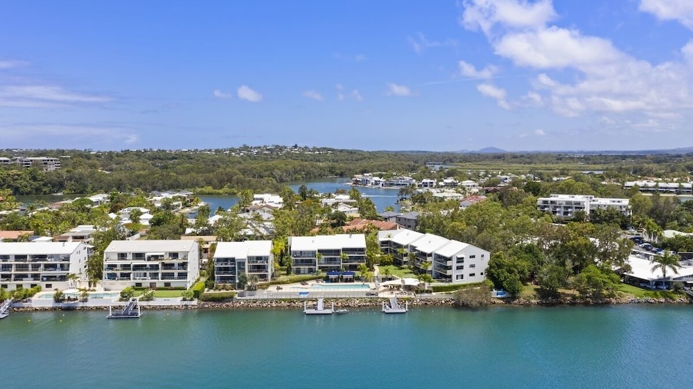 NOOSA SHORES RESORT 65/70