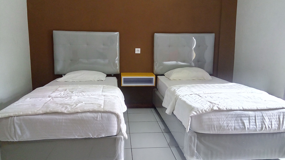 Bandengan Beach Hotel 6/11