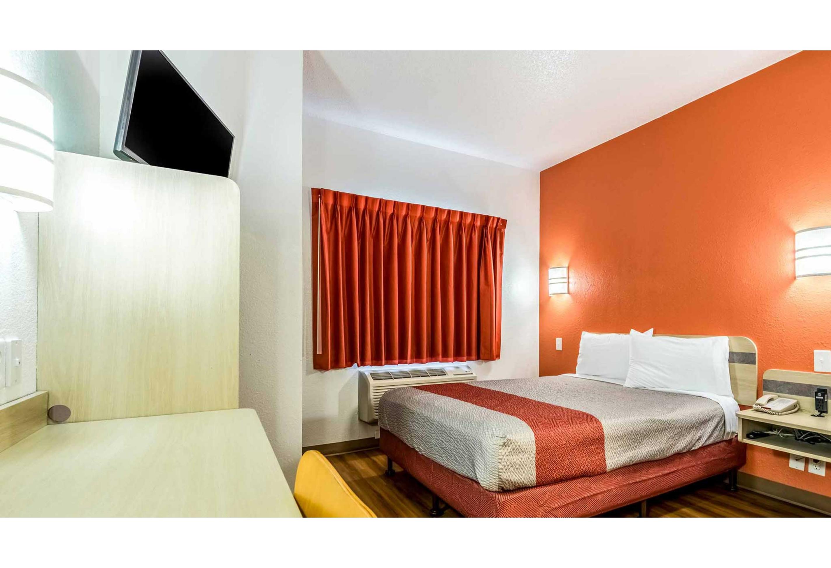 1 Queen Bed - Mini Fridge, Non-Smoking