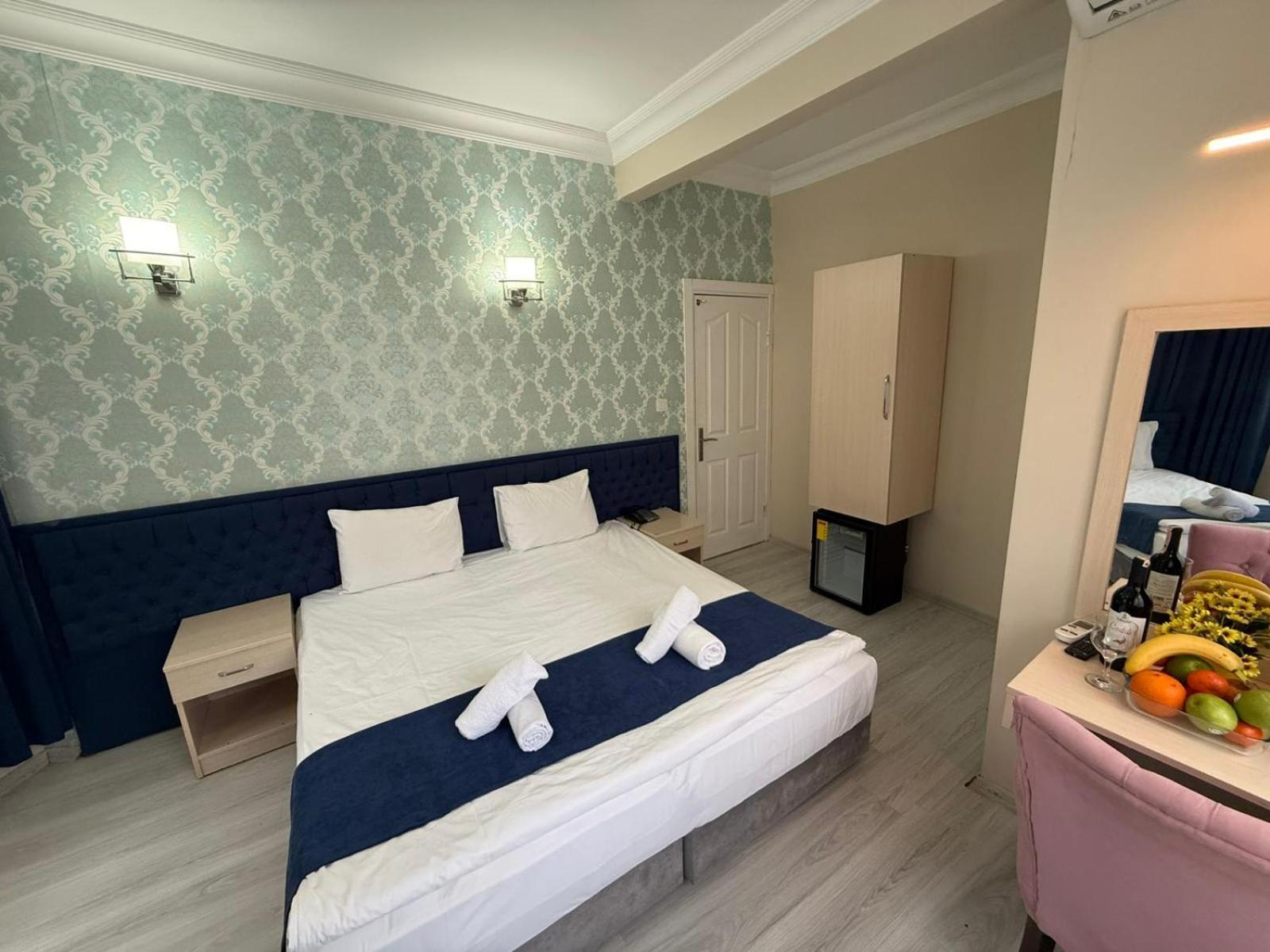Room, Single