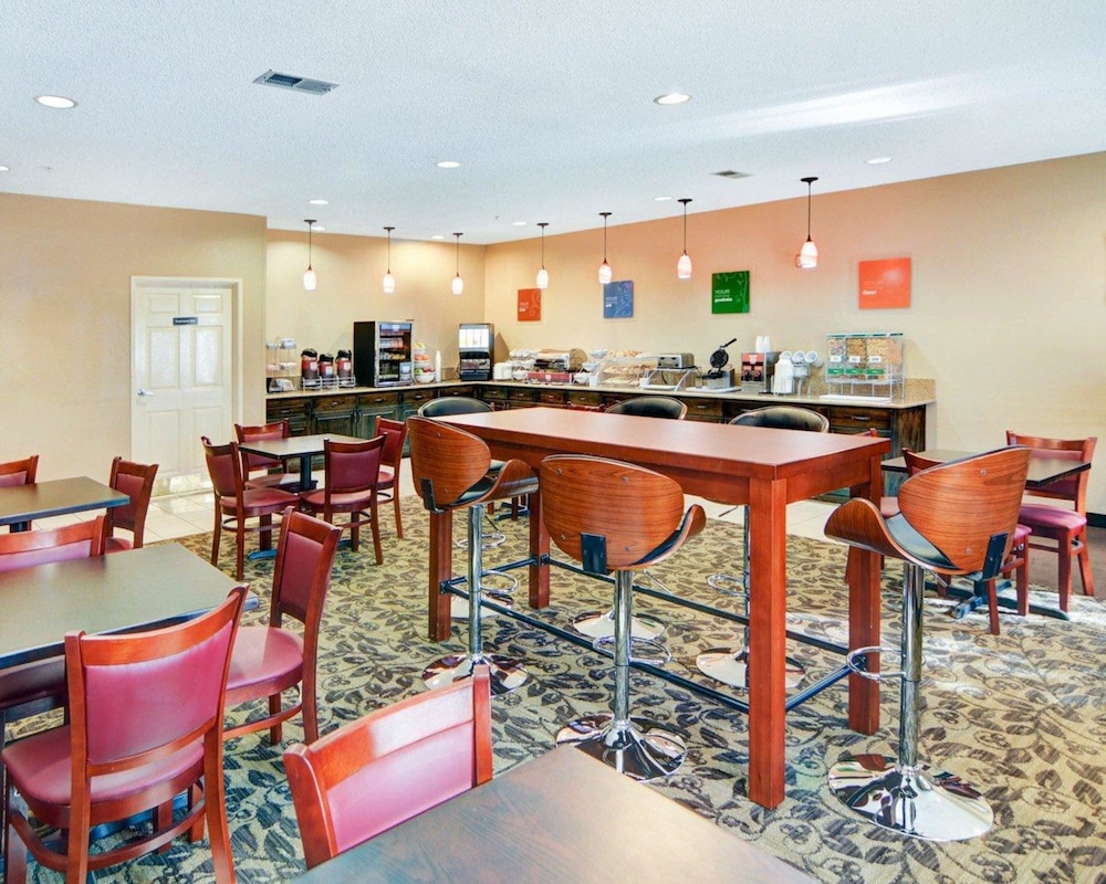 Comfort Suites Longview North 42/55