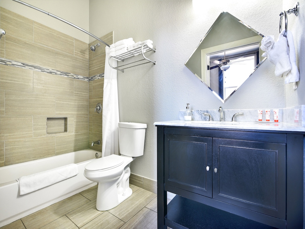 The Dilworth Inn Suites 24/46