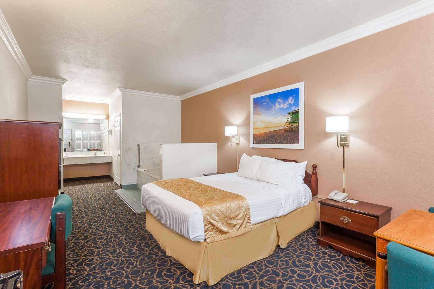 Days Inn & Suites by Wyndham South Gate 2/9