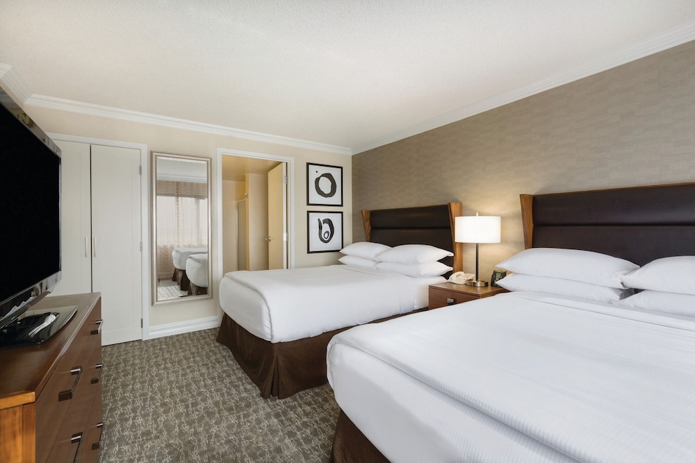 Suite, 2 Double Beds, Theme Park View, Balcony، Embassy Suites by Hilton Anaheim Orange 4/10