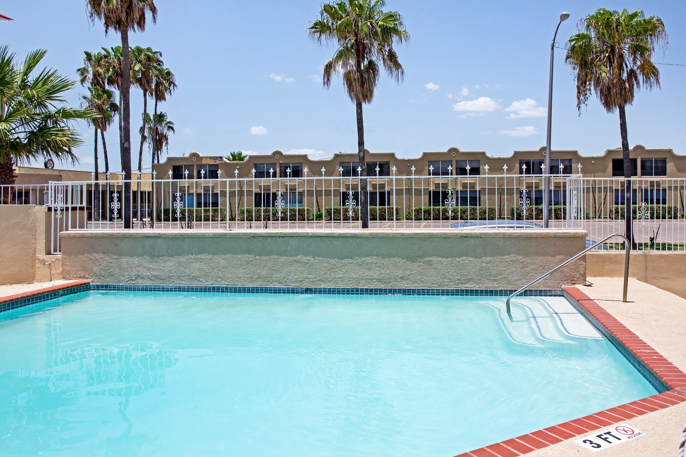 OYO Hotel McAllen Airport South 38/61