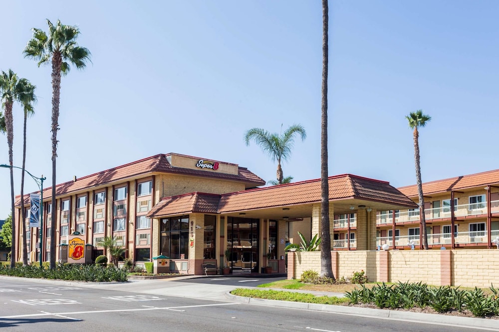 Super 8 by Wyndham Anaheim/Disneyland Drive CA