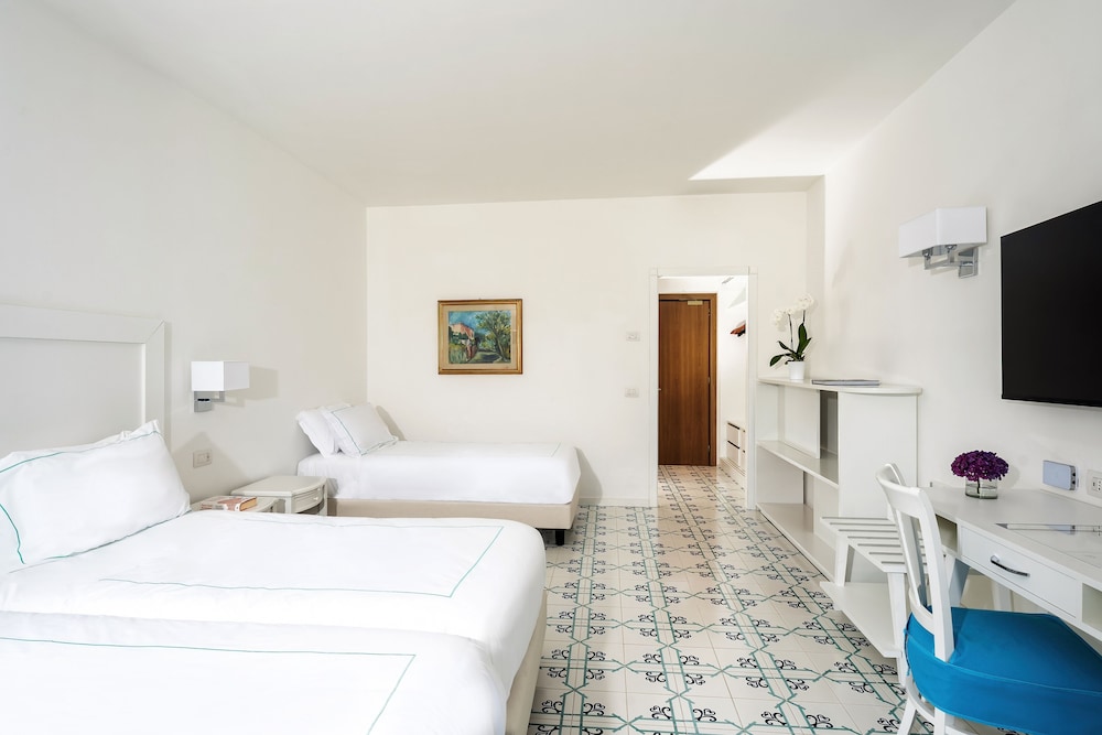 ROOM, TRIPLE, SEA VIEW, BALCONY