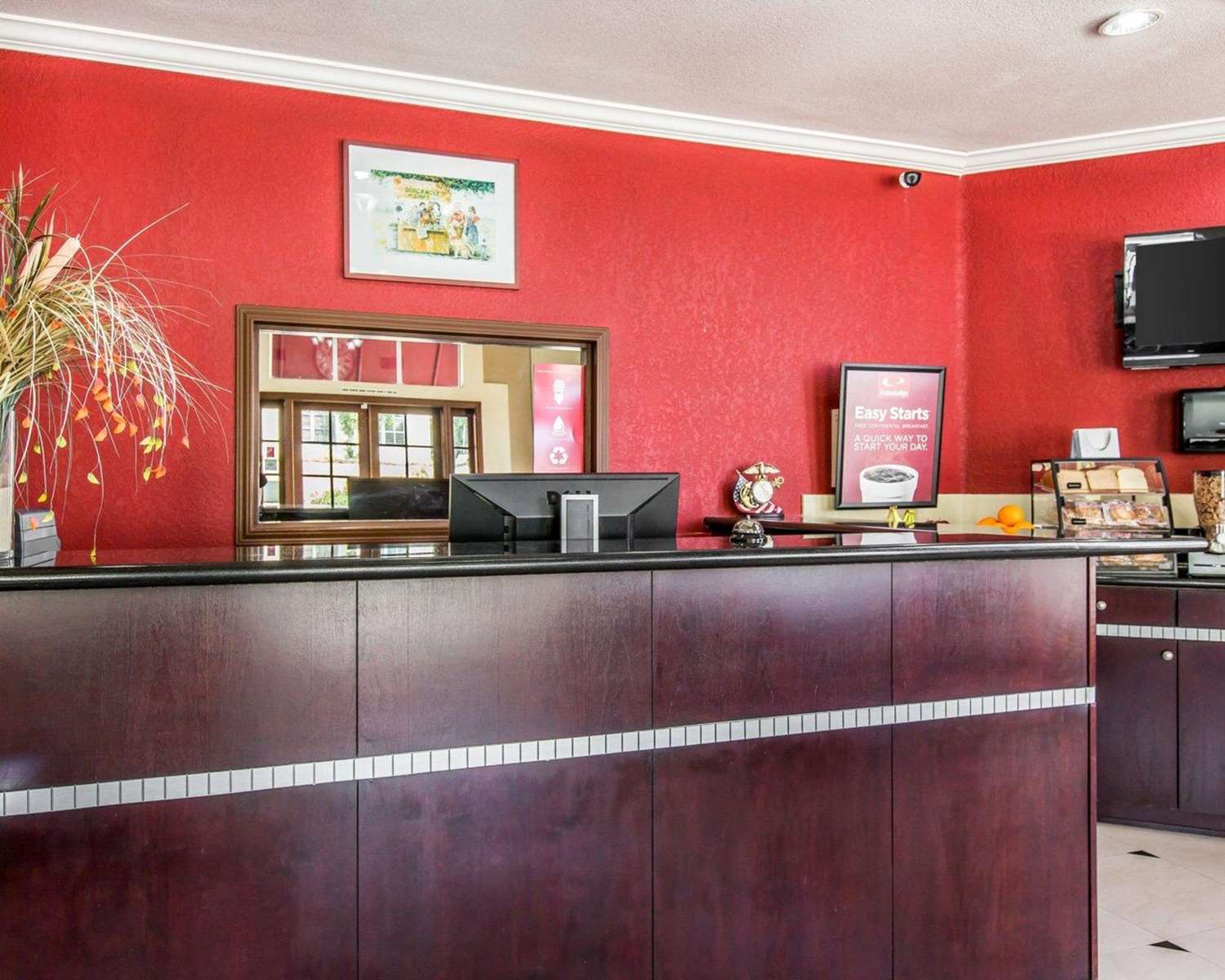Econo Lodge Inn & Suites Fallbrook Downtown 6/31