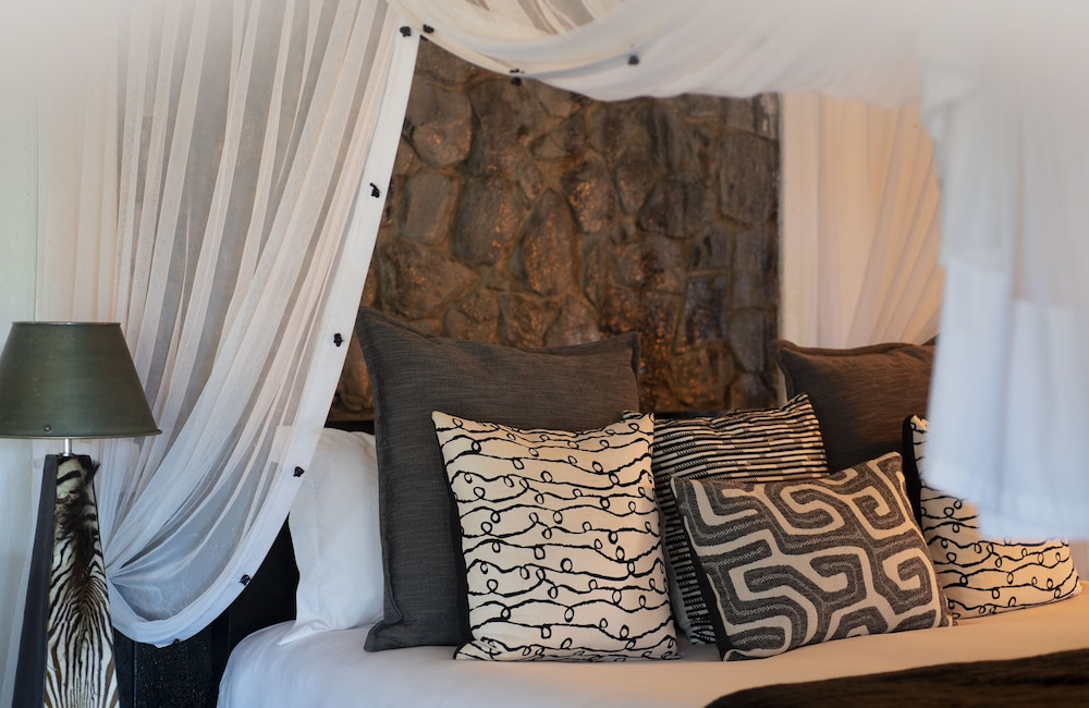 Pondoro Game Lodge 5/66