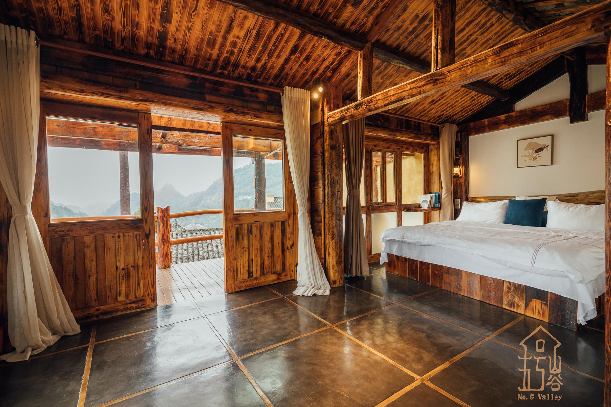 Loft, Deluxe, Queen Bed