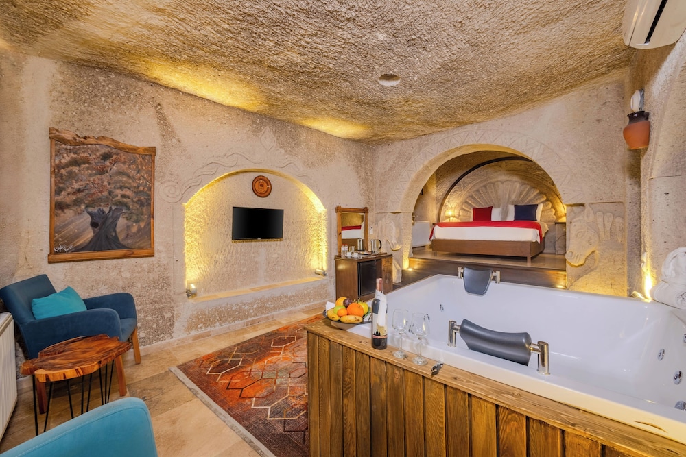 Grand Elite Cave Suites 40/50