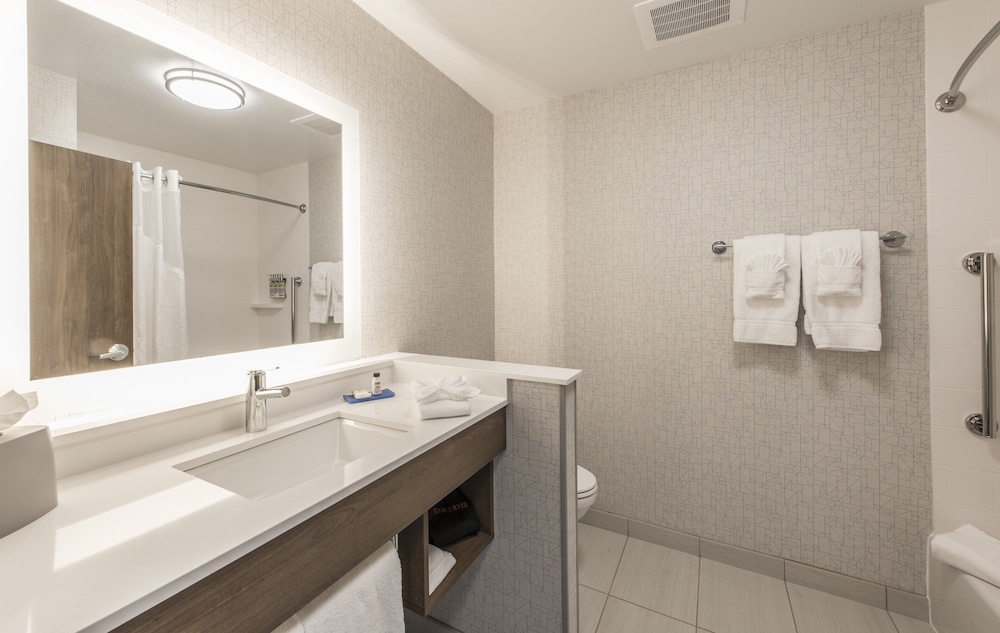 Holiday Inn Express and Suites Phoenix North Happy Valley an IHG Hotel 18/64