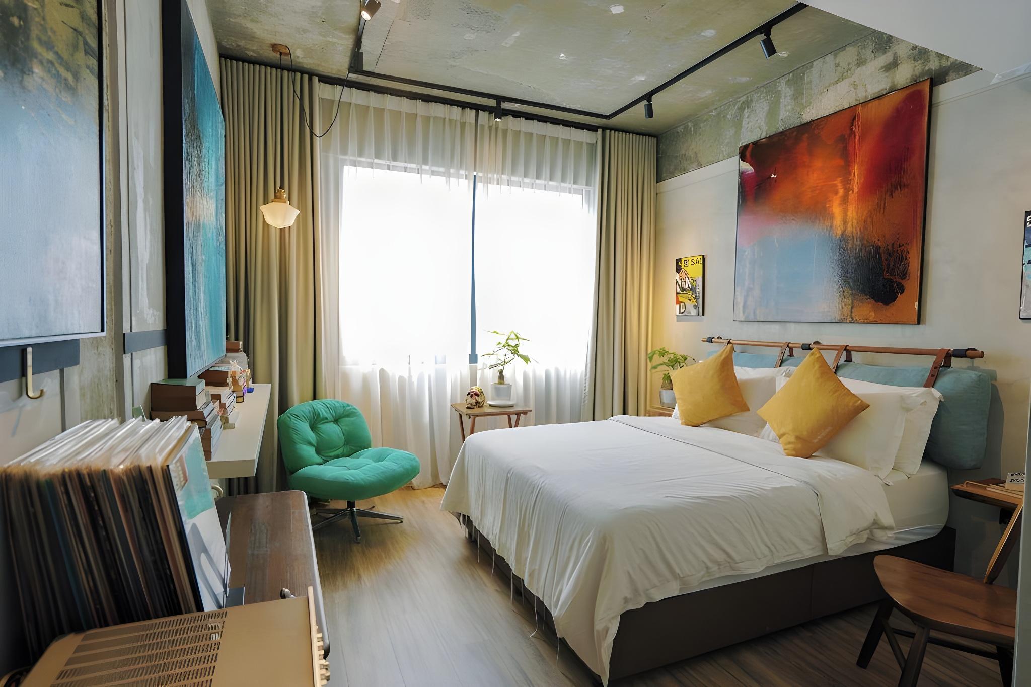 1 Bedroom, Gallery, Double Bed, Courtyard View