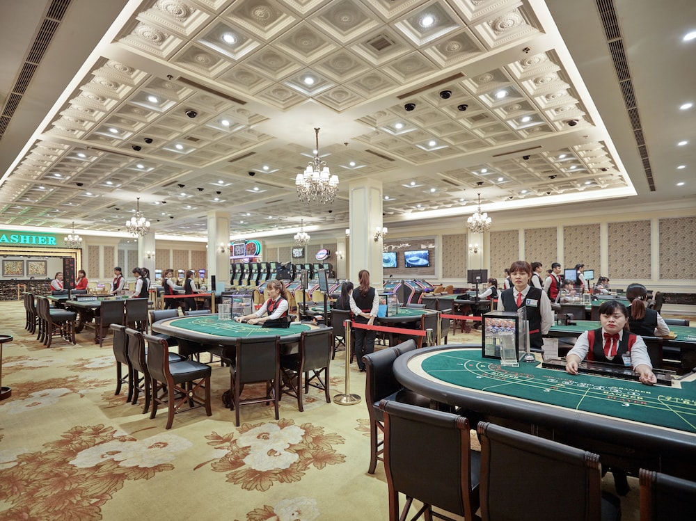 Royal Halong Hotel 63/70