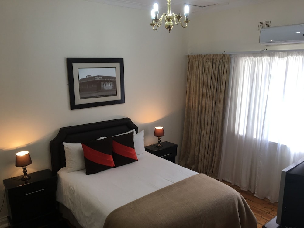 Savoy Hotel Kimberley 9/32
