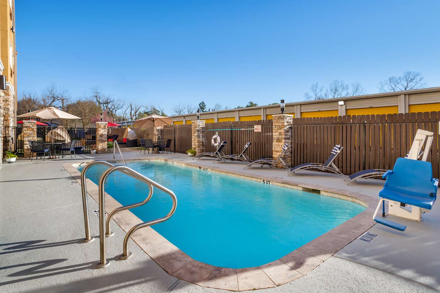Best Western Plus Lake Jackson Inn and Suites 13/15