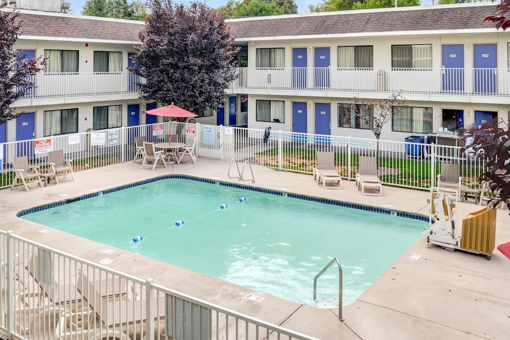 Motel6 Troutdale, OR - Portland East 9/59