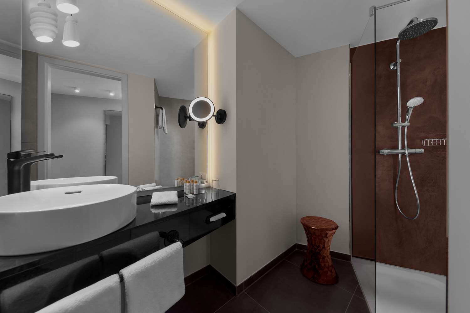 Duplex, Tower, Suite, Twin Beds
