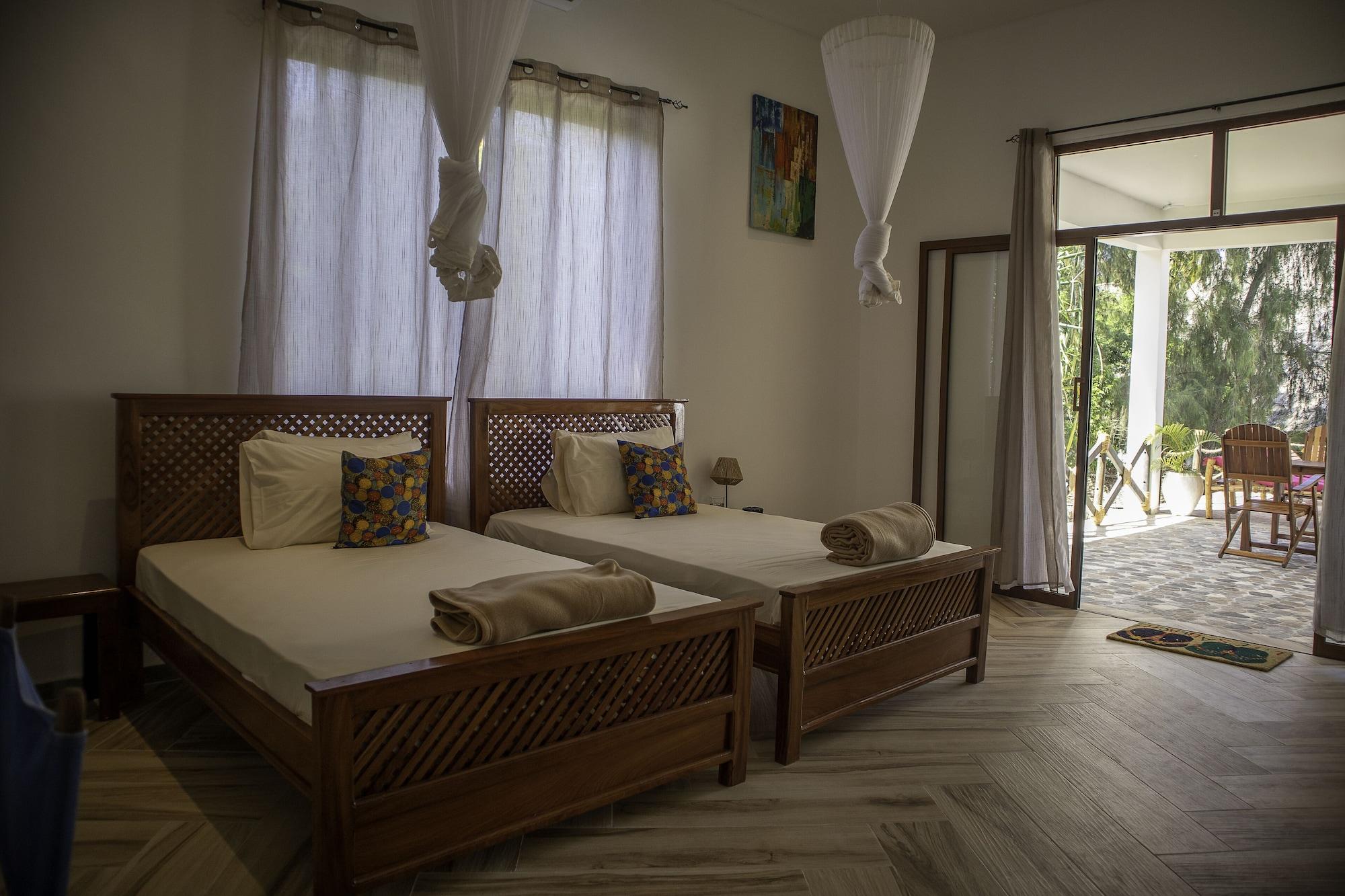 2 Bedrooms, Family, Suite, Beach Front