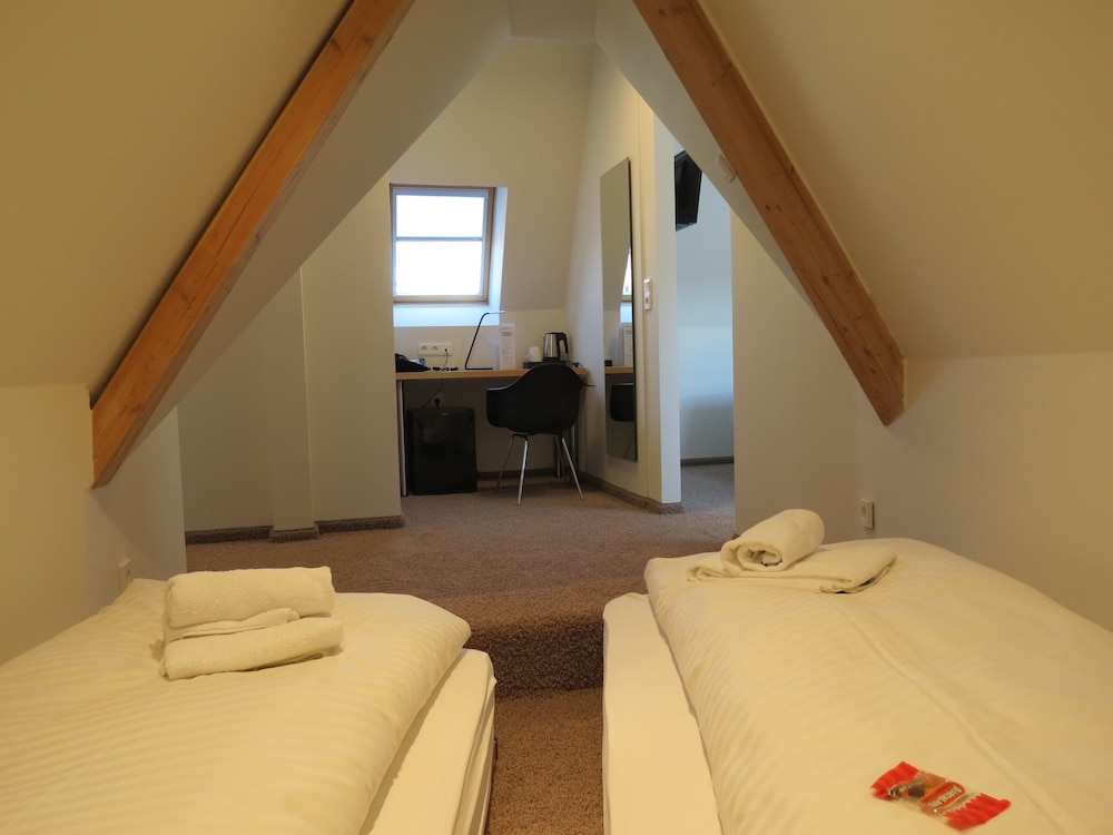 Hotel Neuthor 7/50