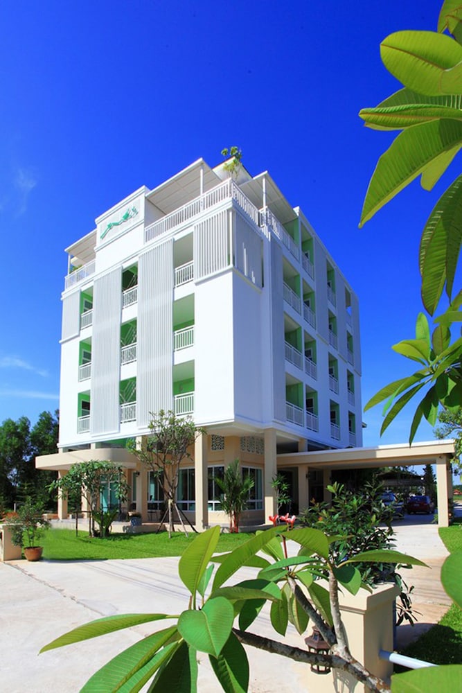 THE TERRACE HOTEL 4/47