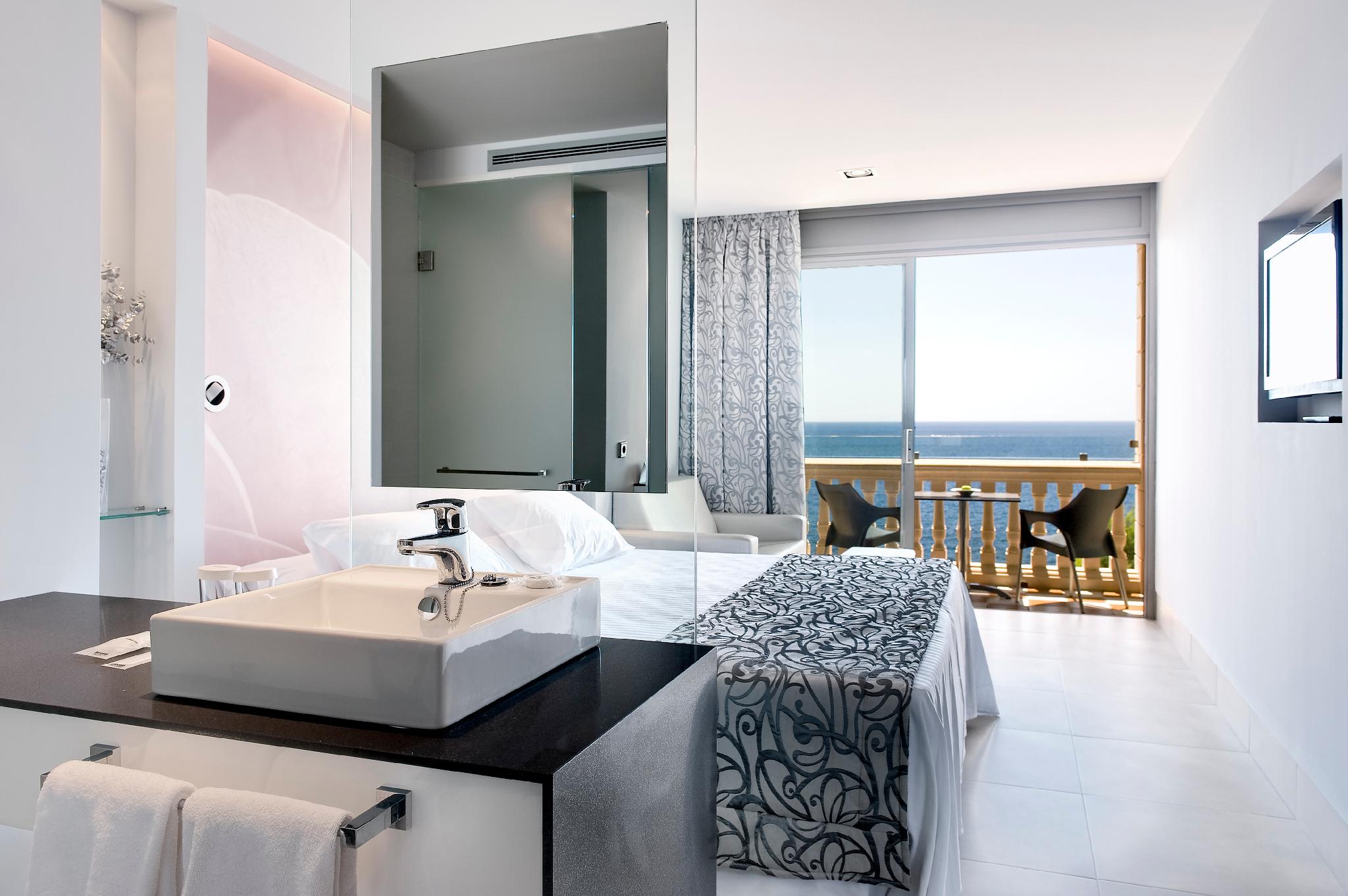 Superior, King Bed, Sea Front