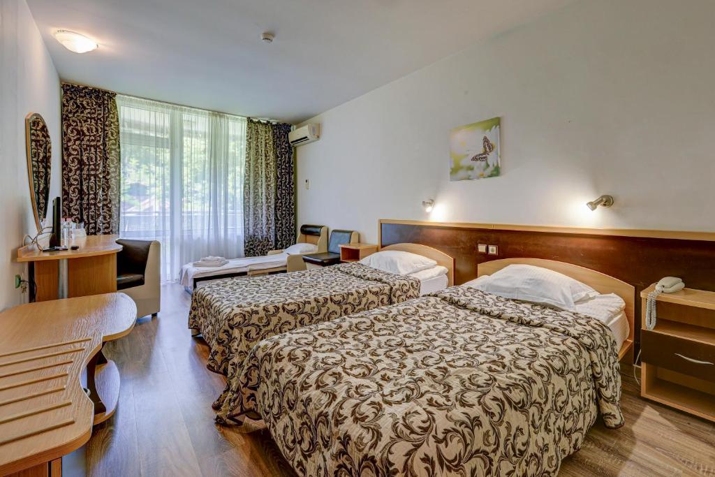 Room, Double Bed, Lateral Side Sea View