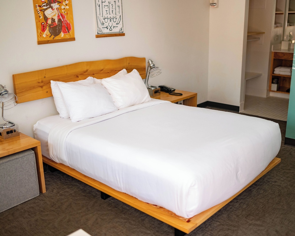 Flat, Queen Bed, Exterior Entrance, Accessible