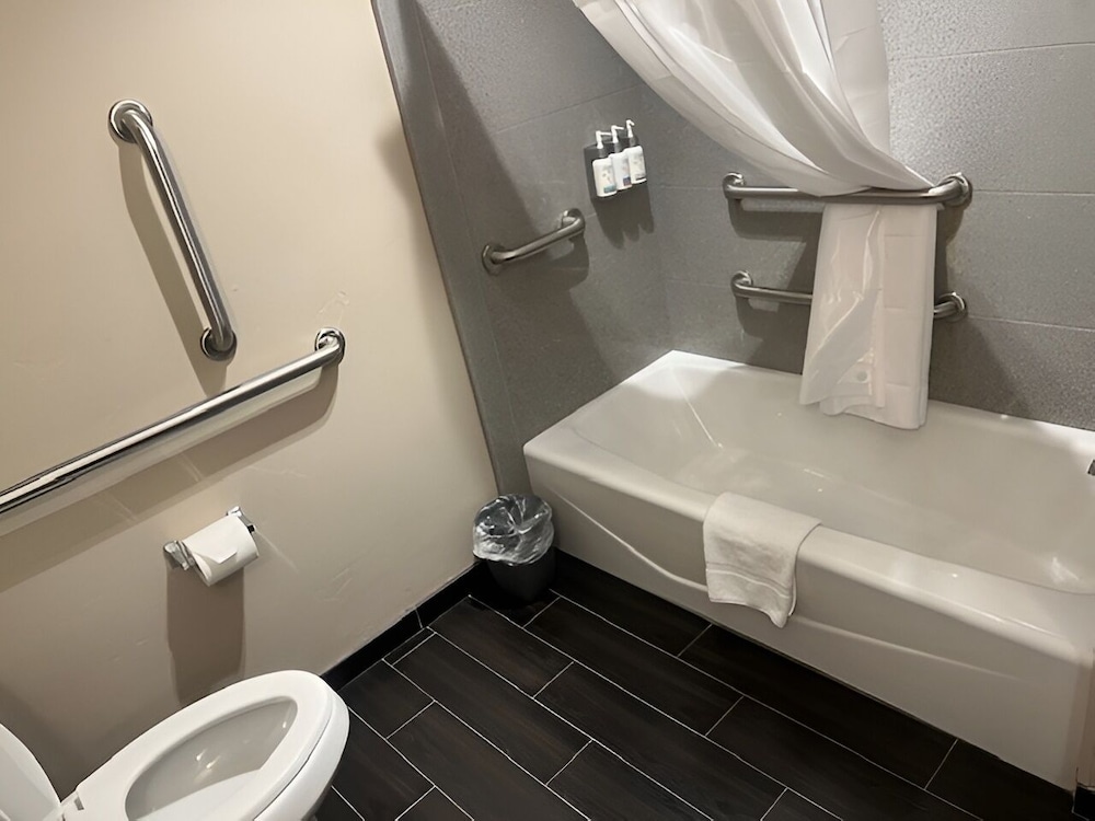 Standard, Multiple Beds, Accessible, Garner Hotel Page - Lake Powell Area By IHG 9/10