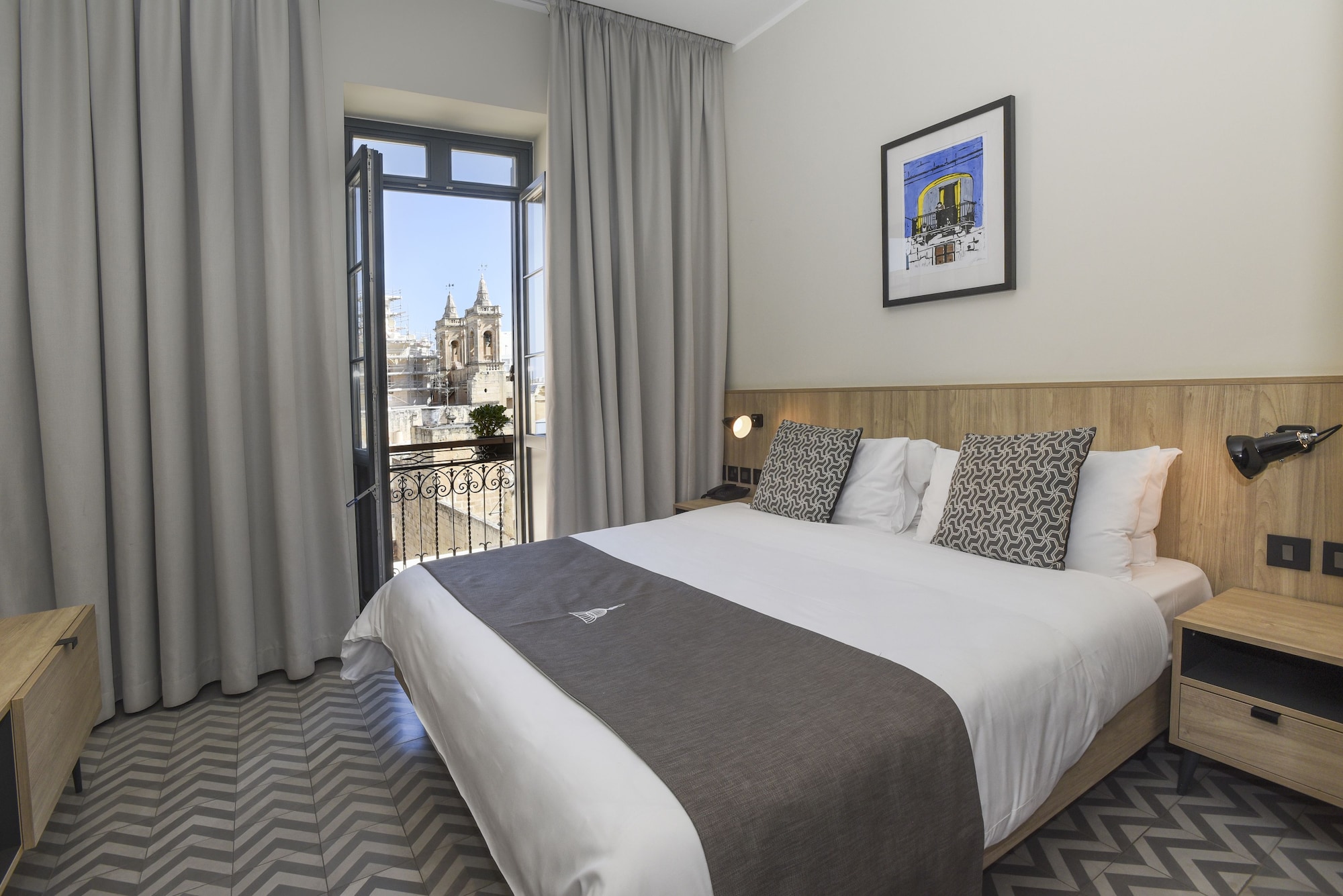 ROOM, DOUBLE OR TWIN BED, BALCONY