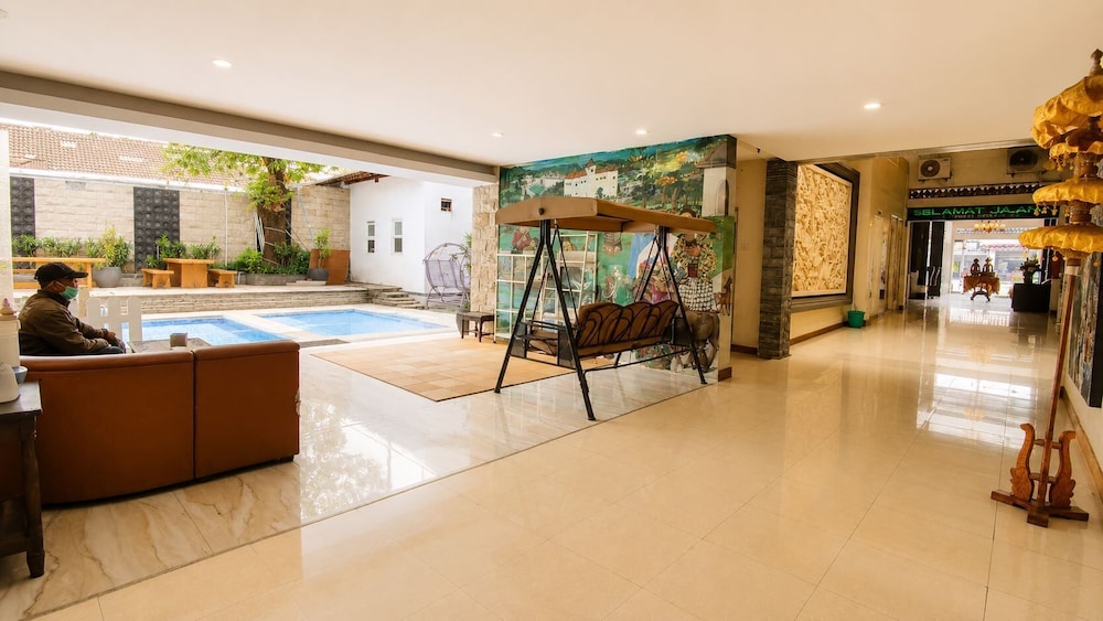 Satya Graha Hotel 15/79