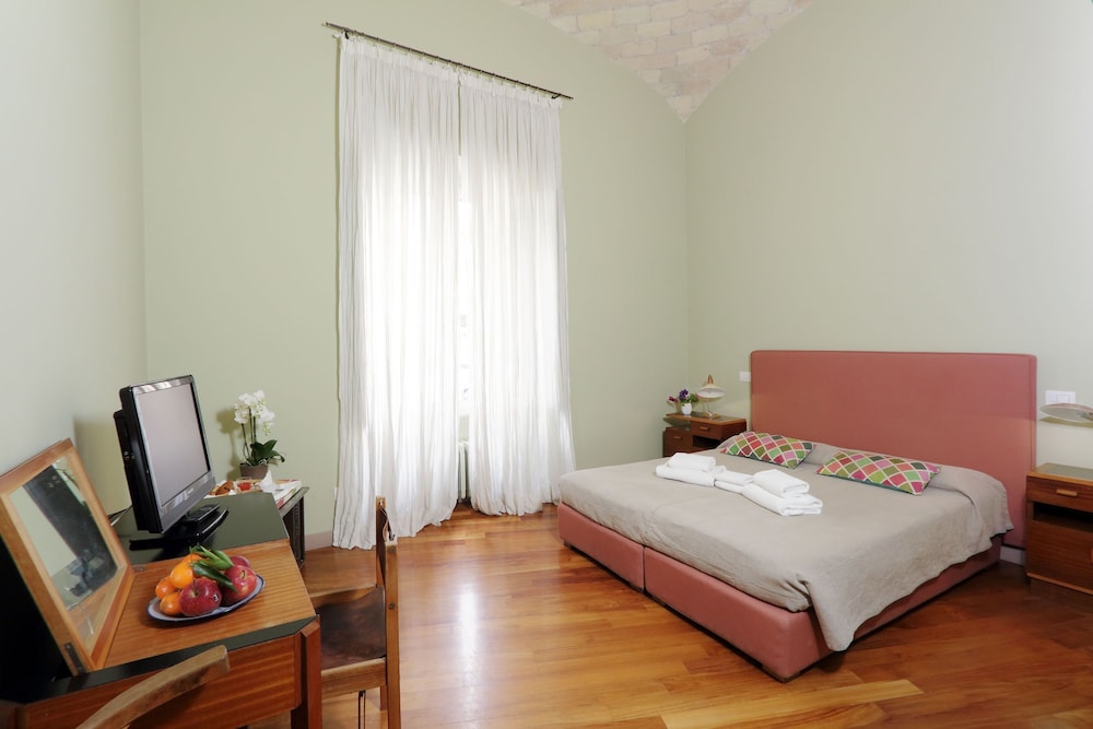 Mecenate Rooms 9/37