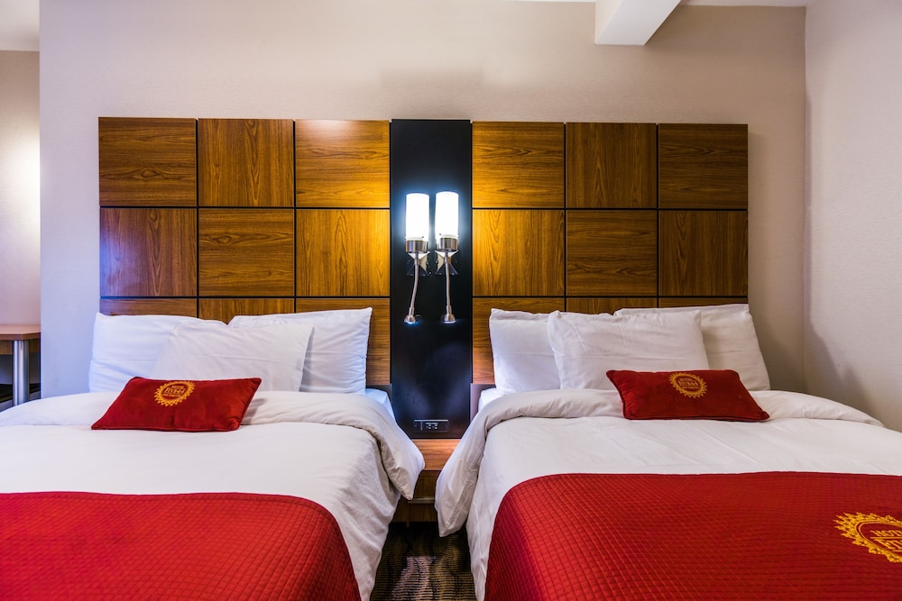 Hotel Five44 8/22