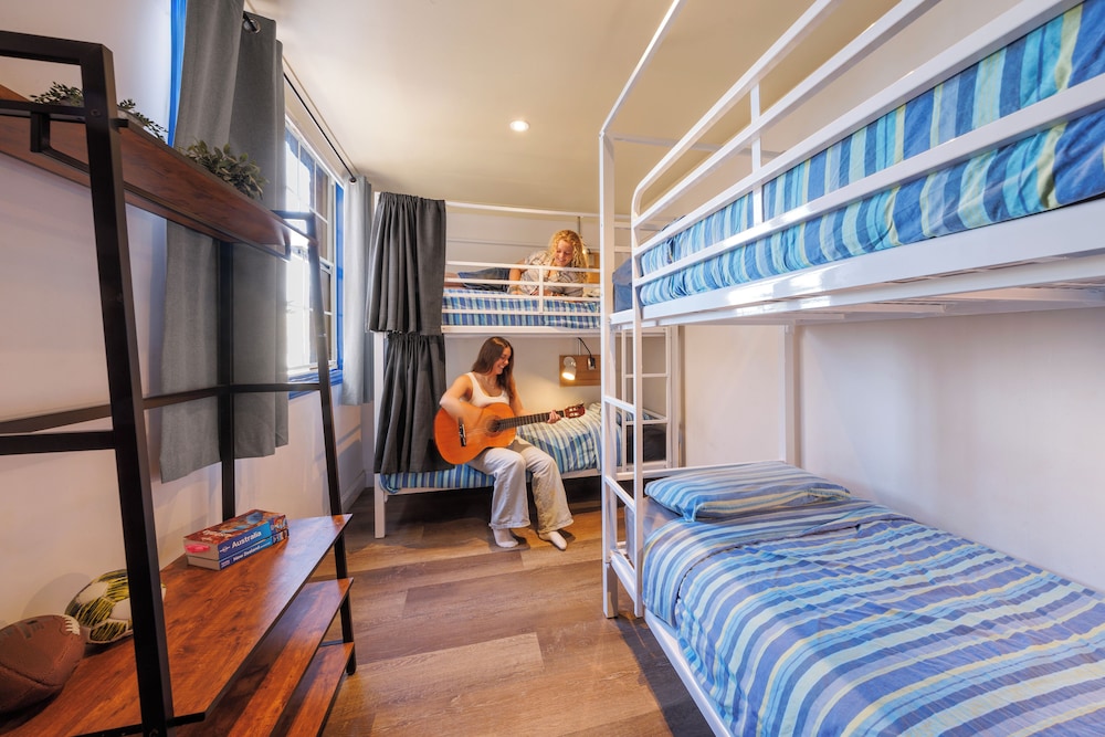 Mad Monkey Coogee Beach Hostel 4/20