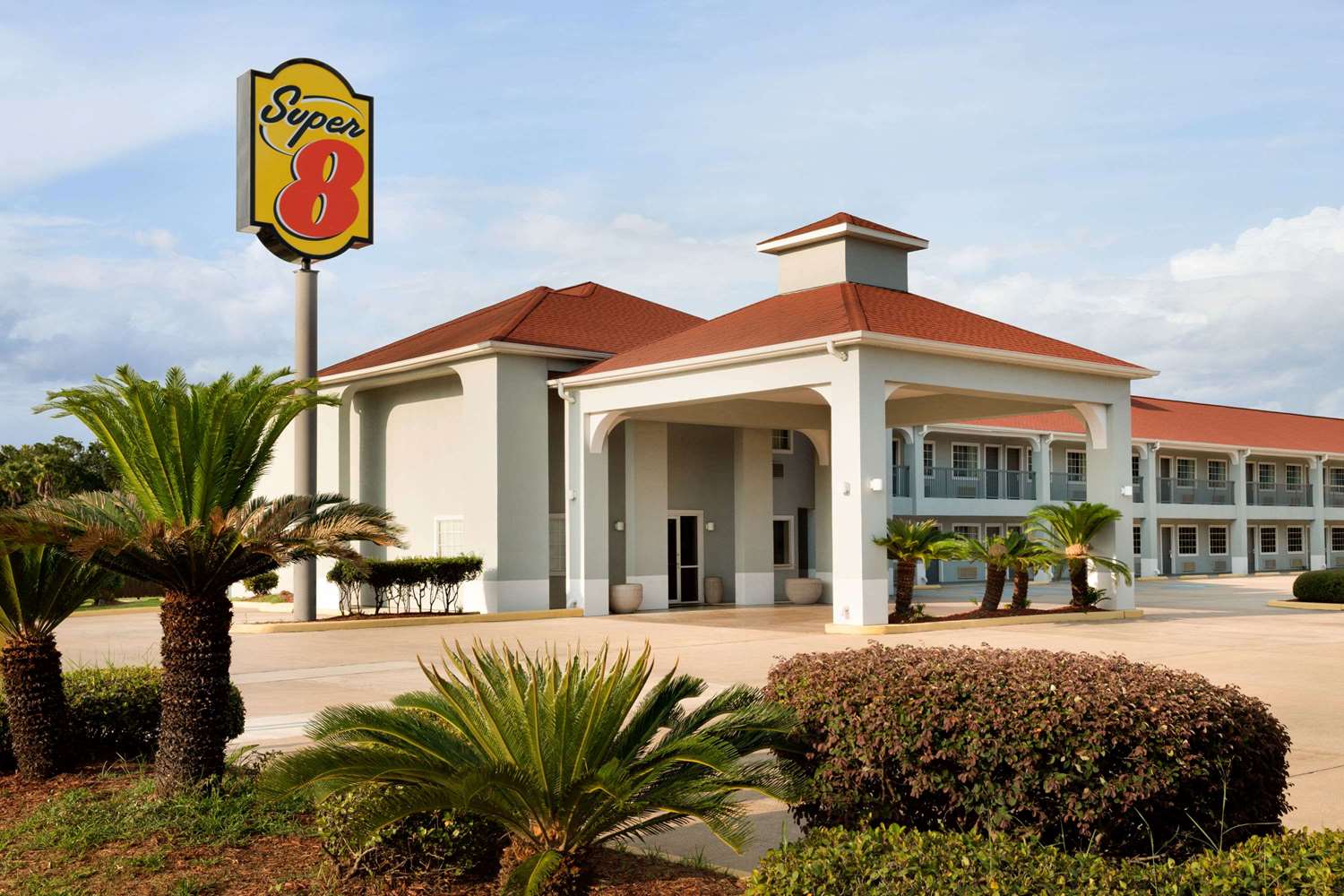 Super 8 By Wyndham Lake Charles Northeast 4/22