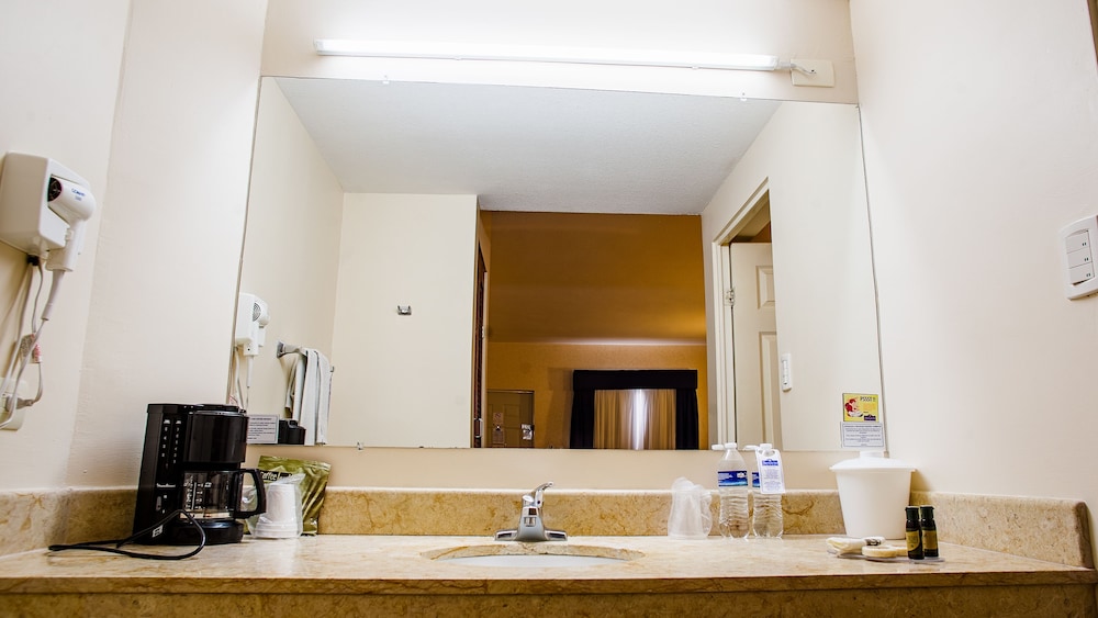 American Inn Hotel Suites Delicias 20/38