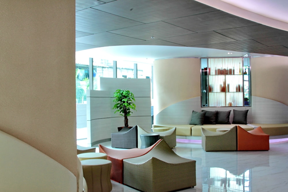 Pattaya Discovery Beach Hotel 11/27