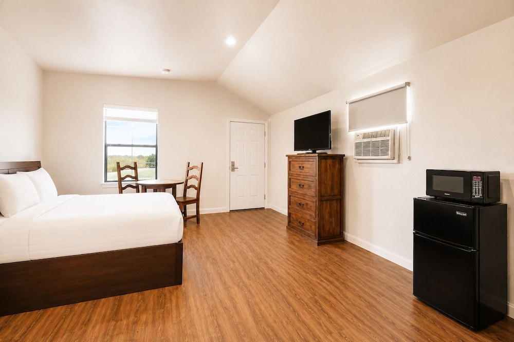 OYO Hotel Big Lake Hwy 137 TX 11/49